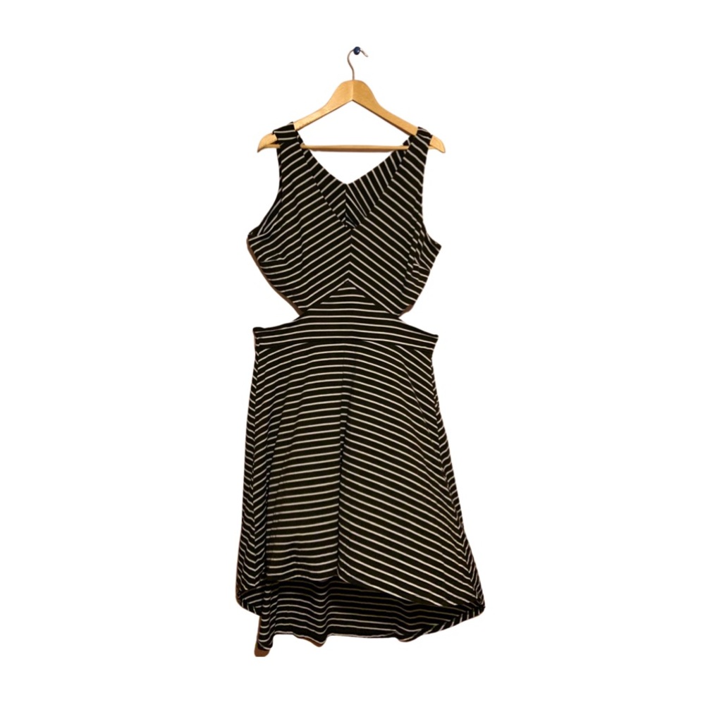 B&W STRIPED BACK OUT HI-LOW DRESS!!